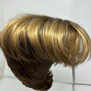 Golden and brown color wig, posh girl cut, MOTOWN TRESS KENEKALON Brand